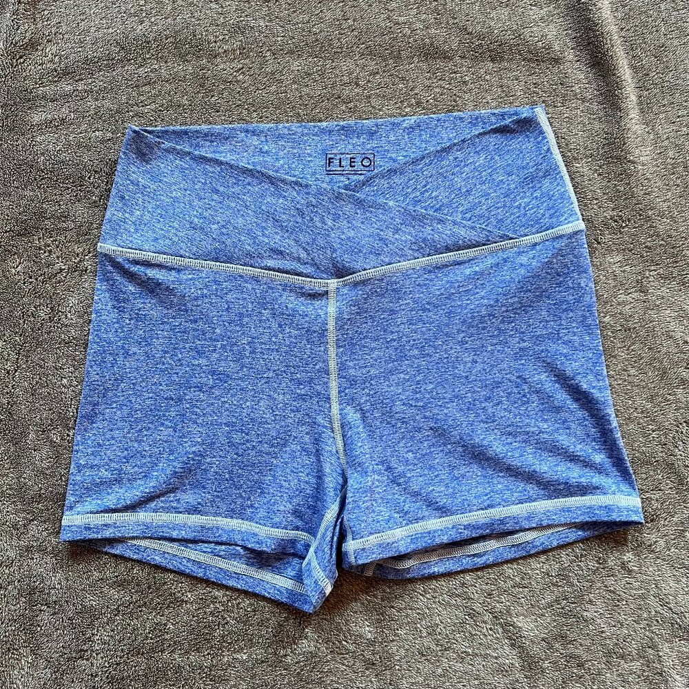 Women's FLEO V-Waist Shorts - L